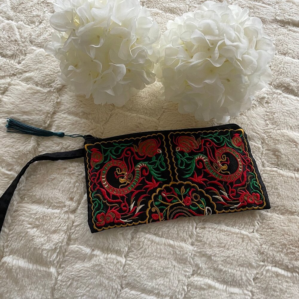 Retro Style Embroidered Wristlet